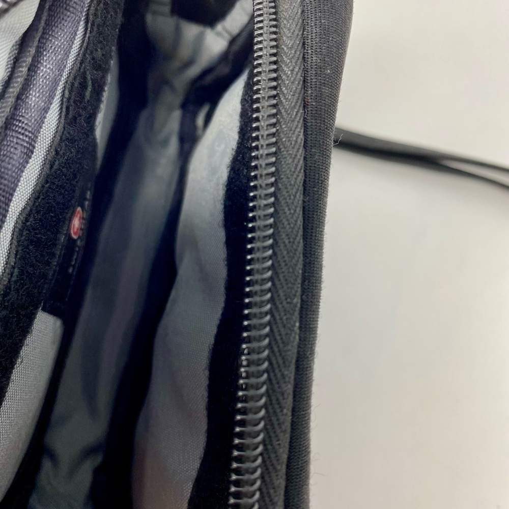 SwissGear by Wenger Black Wristlet - Picture 9 of 10